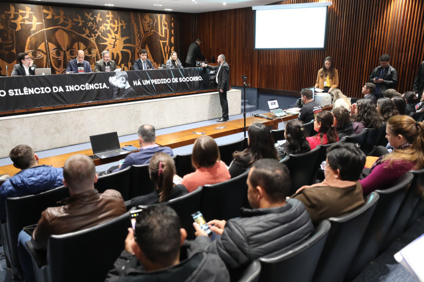 Encontro aconteceu na manhã desta terça-feira (16), no Plenarinho da Casa.