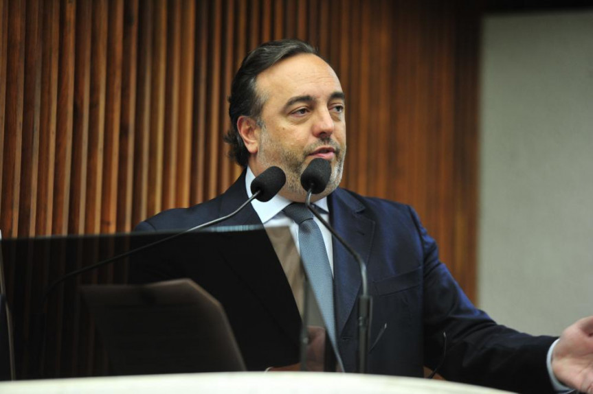 Projeto do deputado Delegado Francishini (PSL) apresentado na Assembleia Legislativa do Paraná prevê medidas contra invasão em aplicativos de mensagem.