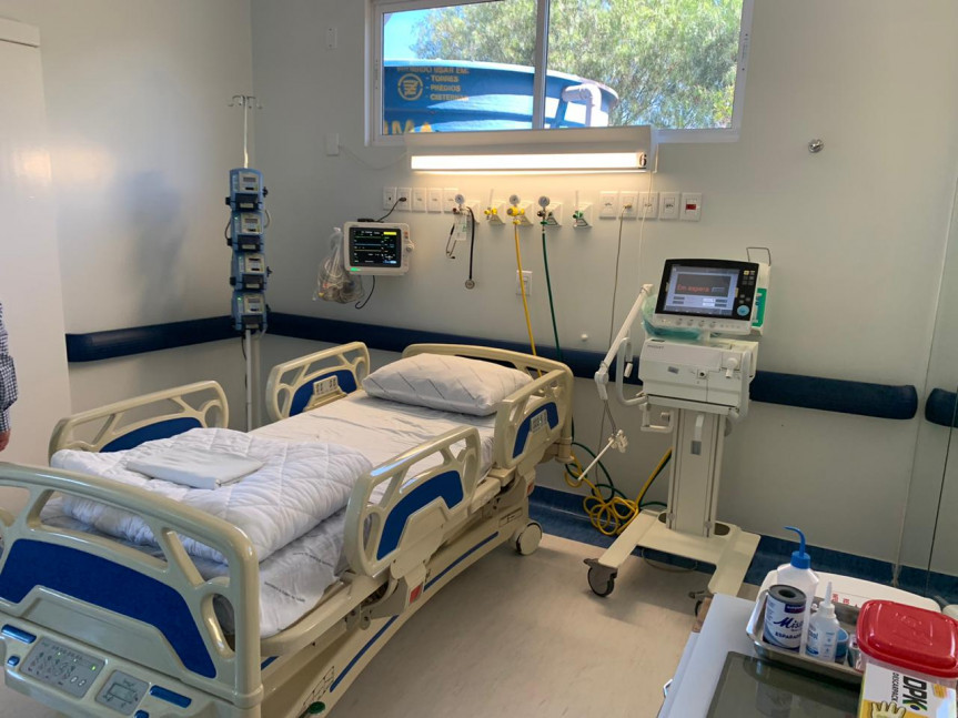 Hospital Regional de Santo Antônio da Platina recebe novos leitos e está estruturado para receber pacientes e fazer o tratamento da covid-19.