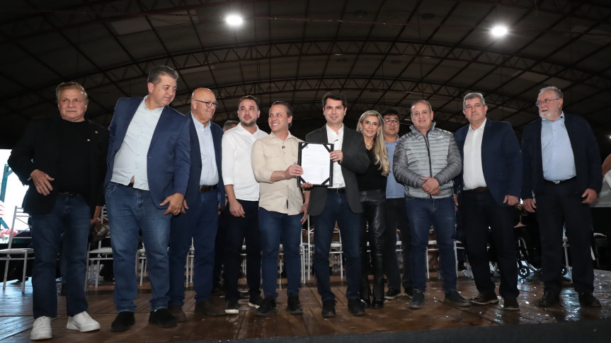 Os parlamentares receberam demandas locais durante sessão especial em Jacarezinho.