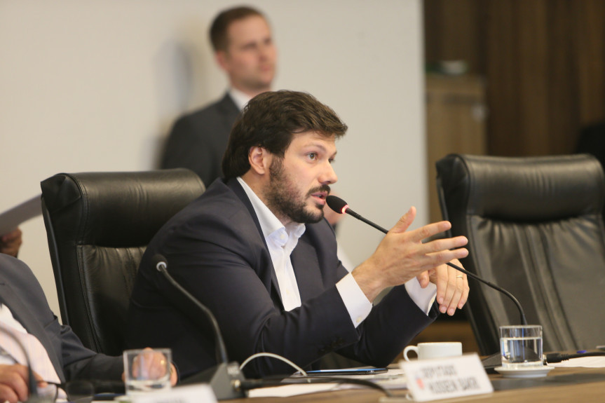 Deputado Tiago Amaral, relator do projeto do Poder Executivo que cria o Instituto de Desenvolvimento Rural IAPAR-EMATER