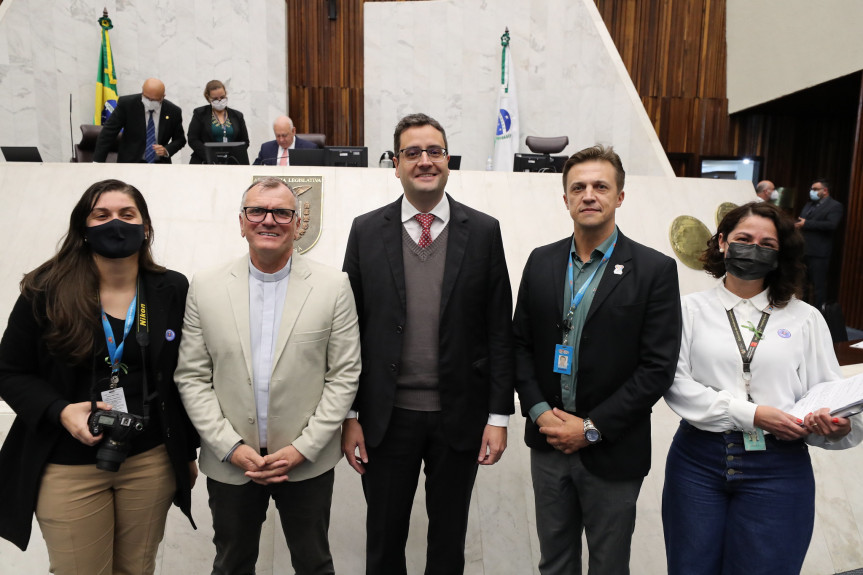 O diretor-presidente do Complexo de Saúde Pequeno Cotolengo, padre Renaldo Amauri Lopes, apresentou o trabalho da instituição aos deputados.