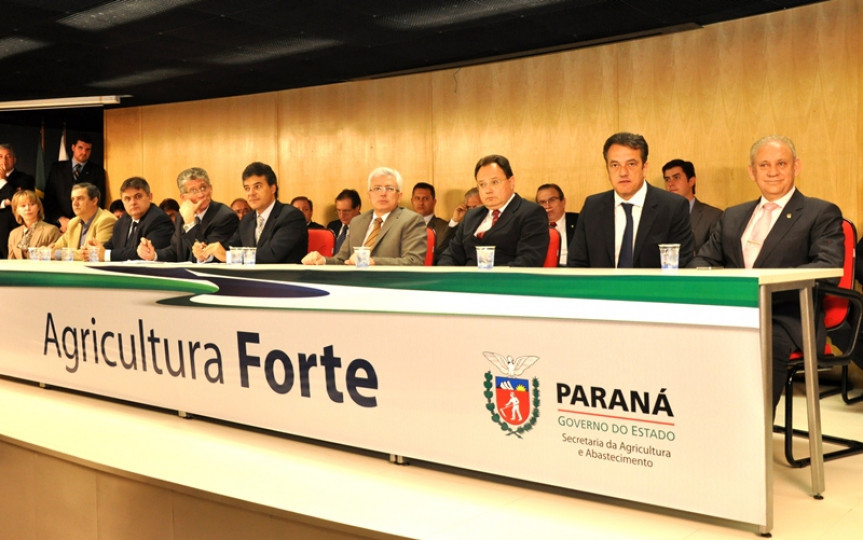 1º secretário da Assembleia, deputado Plauto Miró (DEM), participou do lançamento do programa para distribuição de calcário, com demais autoridades. 