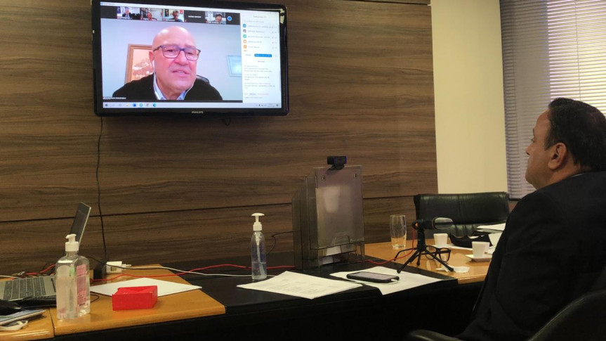 Deputados Hussein Bakri e Luiz Claudio Romanelli durante reunião virtual que debateu a superlotação nos ônibus durante a pandemia do coronavírus.