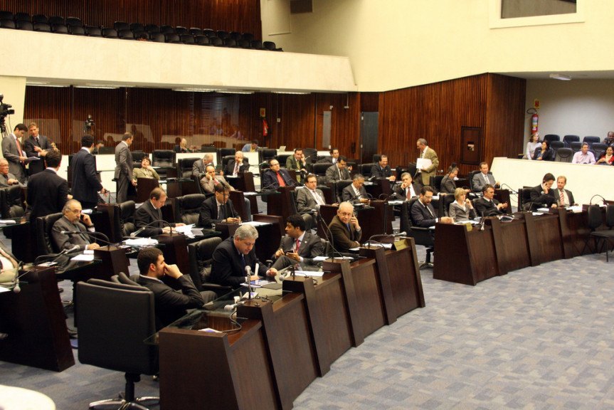 Deputados durante sessão plenária.