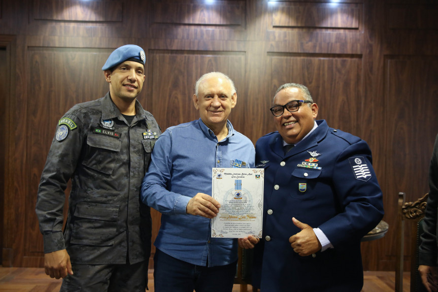 Medalha Grau Cavaleiro é conferida às pessoas que se destacam em suas atividades em prol da sociedade.