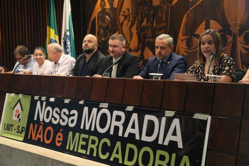 Audiência pública debateu a questão dos imóveis de 10 mil famílias da cidade de São José dos Pinhais.