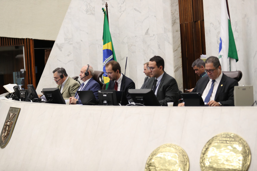 Secretário de Saúde, Beto Preto, falou aos deputados sobre as ações de enfrentamento ao coronavírus no Paraná.