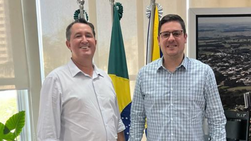 O encontro no gabinete do prefeito contou com a presença dos secretários municipais com objetivo de ouvir as demandas de Umuarama e viabilizar recursos.