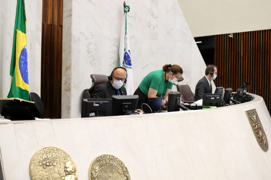 Deputados aprovam reajuste ao salário mínimo regional, que segue para a sanção do Poder Executivo.