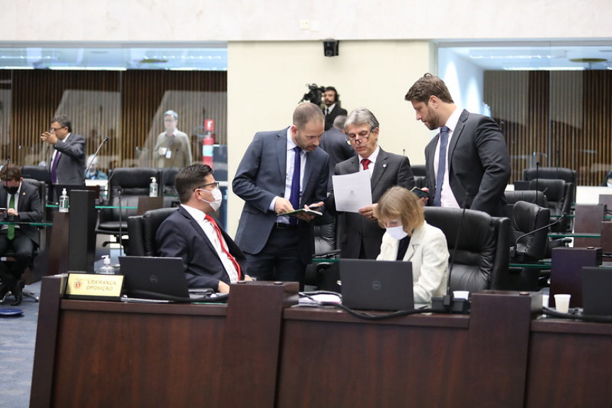 Deputados da Oposição voltam a questionar a renúncia fiscal do Governo do Estado.