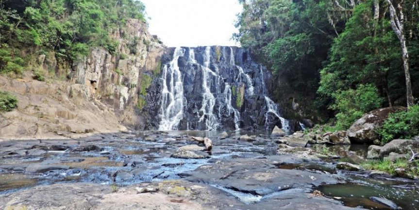 Salto das Orquídeas possui três quedas d’agua, sendo a principal delas com 42,75 metros de altitude.