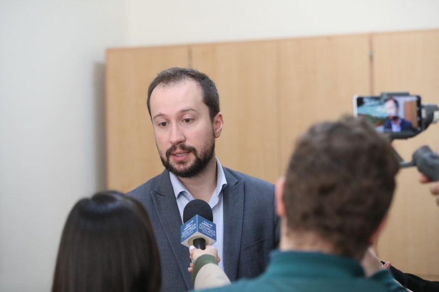 “Esse é um projeto que não é só da Assembleia Legislativa, conosco está o Ministério Público, o Poder Judiciário e o Executivo. Todos sempre com o mesmo objetivo, auxiliar na formação dos alunos e promover que eles tenham mais aceso à política, se interessando mais e entendendo como funcionam as instituições no estado", explica o diretor Legislativo e da Escola do Legislativo, Dylliardi Alessi.