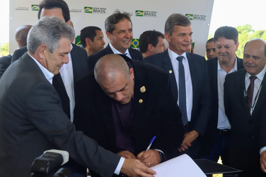 Deputado Soldado Fruet (PROS) participa de solenidade de inauguração das obras de modernização do aeroporto de Foz do Iguaçu.