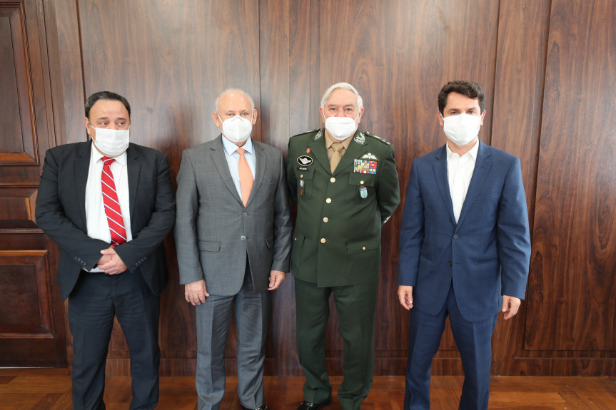 Presidente do Legislativo, deputado Ademar Traiano, recebeu nesta quarta (5) o general Luis Carlos Gomes Mattos, presidente do Superior Tribunal Militar (STM).