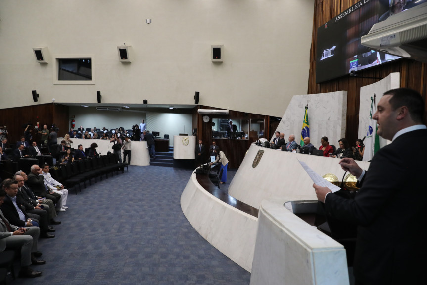 O governador Carlos Massa Ratinho Junior (PSD) realizou a leitura da mensagem oficial do Governo na reabertura dos trabalhos no Legislativo.