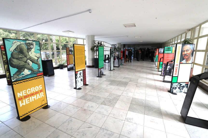 Exposição permanece no Espaço Cultural da Assembleia Legislativa do Paraná até o próximo dia 28 de junho.