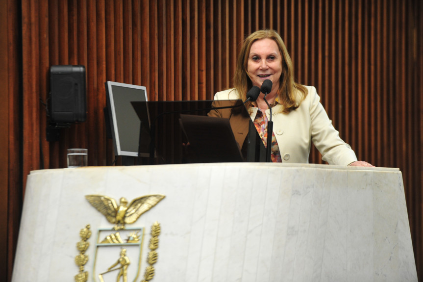 Sessão solene homenageou os 33 anos da Associação Amigos do HC e os três anos do Programa de Defesa dos Direitos da Criança e do Adolescente (DEDICA).