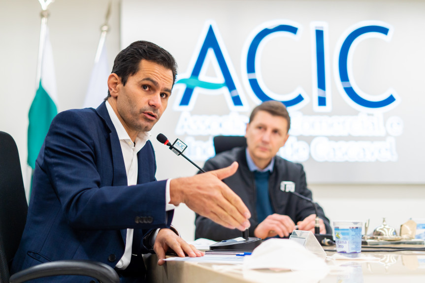 Deputado Marcio Pacheco (PDT) durante reunião da ACIC.