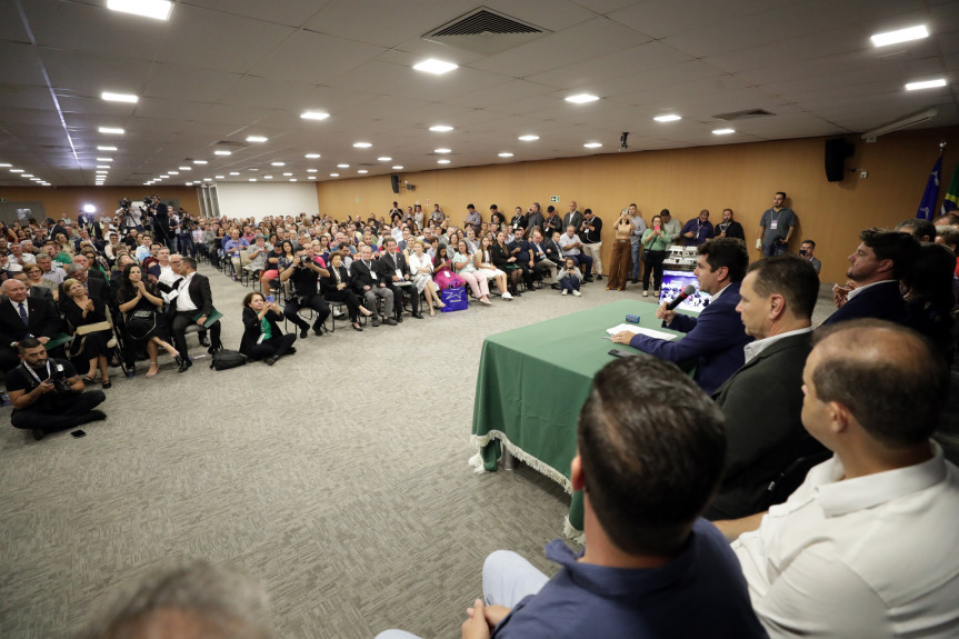 O presidente da Assembleia, deputado Alexandre Curi (PSD), discursou na abertura da Sessão Especial.