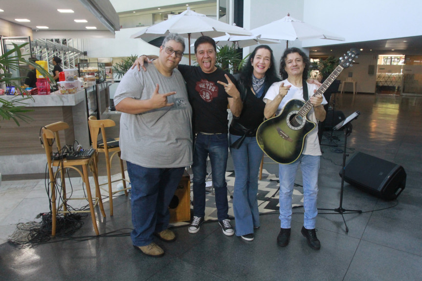 Projeto da Diretoria de Comunicação da Assembleia Legislativa promoveu apresentações de artistas paranaenses e encantou funcionários e visitantes.