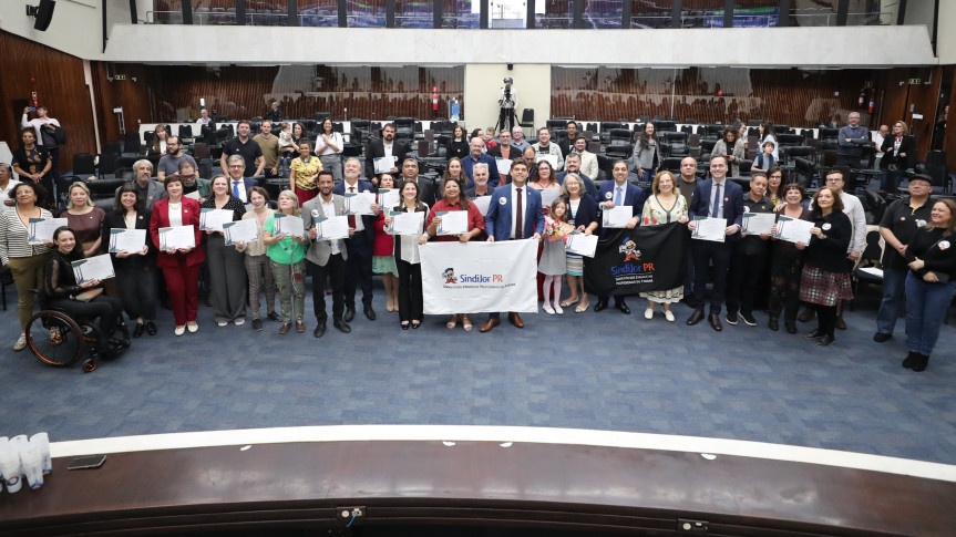 Solenidade ocorreu no Plenário da Assembleia Legislativa na manhã desta terça-feira (14).