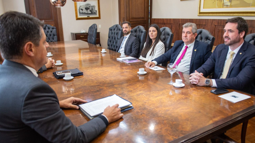 Reunião ocorreu nesta segunda-feira (4).