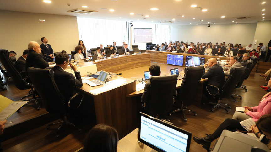 Reunião ocorreu no início da tarde desta terça-feira (16), no Auditório Legislativo.