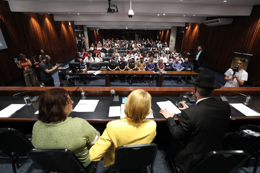 O encontro reuniu especialistas, gestores, autoridades e representantes da sociedade para debater o tema.