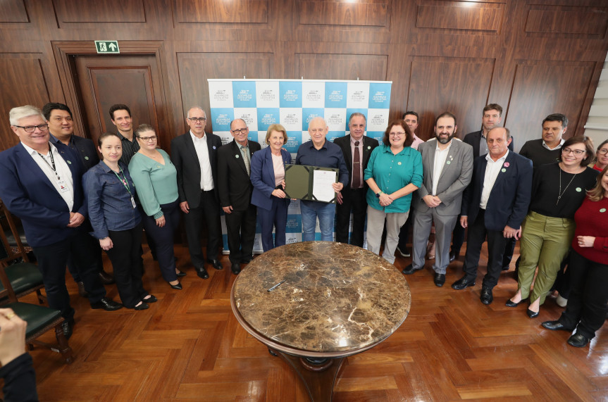 O evento na presidência do legislativo estadual contou com representantes de diversas entidades e órgãos da área de saúde.