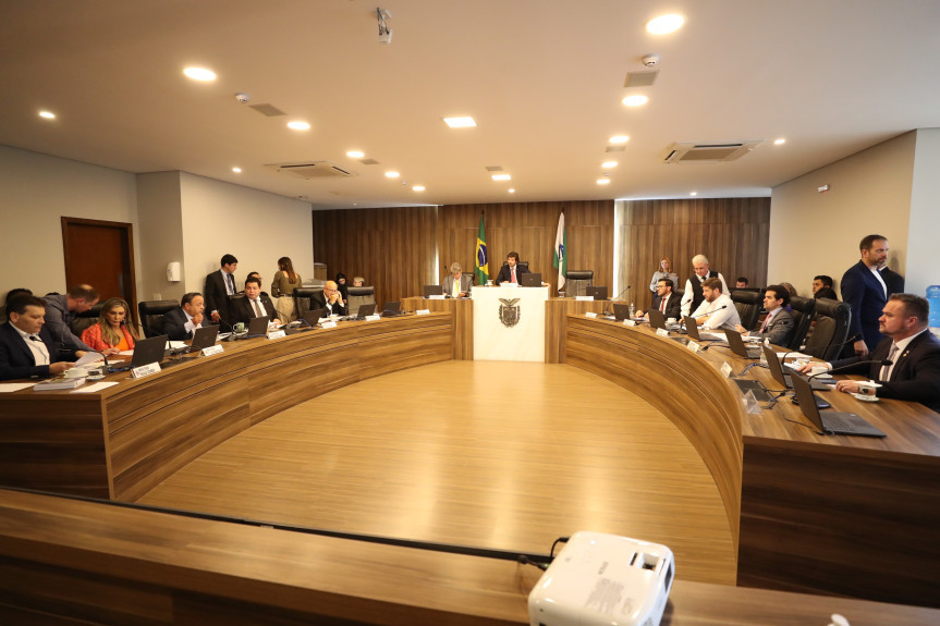 A solicitação de adiamento de discussão foi formulada pelos deputados Requião Filho (PT) e Arilson Chiorato (PT) durante sessão extraordinária da Comissão, realizada nesta segunda-feira (11).