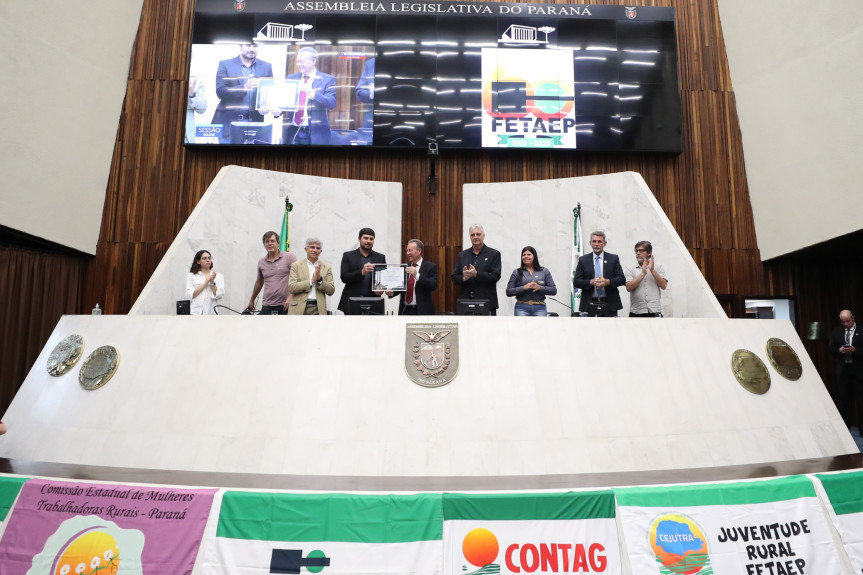 Solenidade ocorreu na tarde desta quinta-feira (23), no Plenário da Assembleia Legislativa do Paraná.