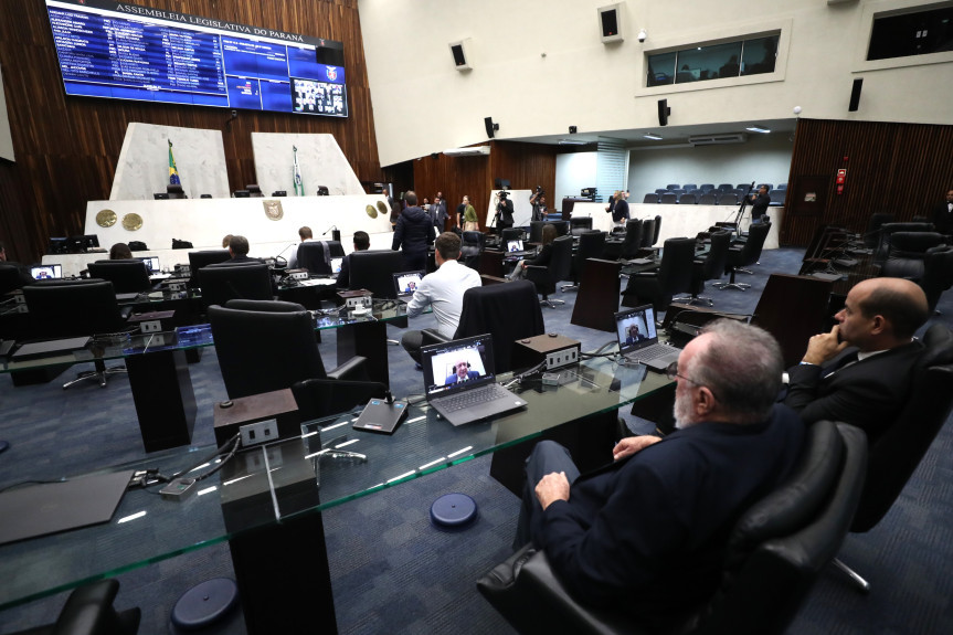 Sessões plenárias desta segunda-feira (3) foram realizada de maneira remota.