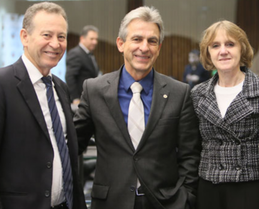 Deputados Professor Lemos, Tadeu Veneri e Luciana Rafagnin.