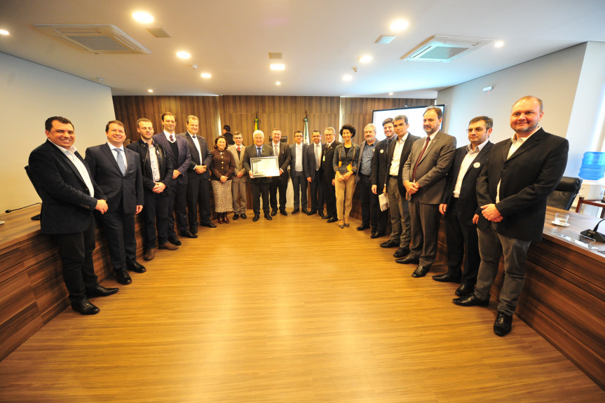 Ministro Marcos Pontes durante reunião da Comissão de Ciência e Tecnologia. Na ocasião, o ministro recebeu o título de Cidadão do Paraná.