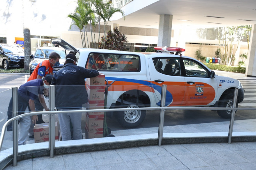 762 cestas básicas arrecadas pelos servidores da Assembleia Legislativa são entregues à Defesa Civil.