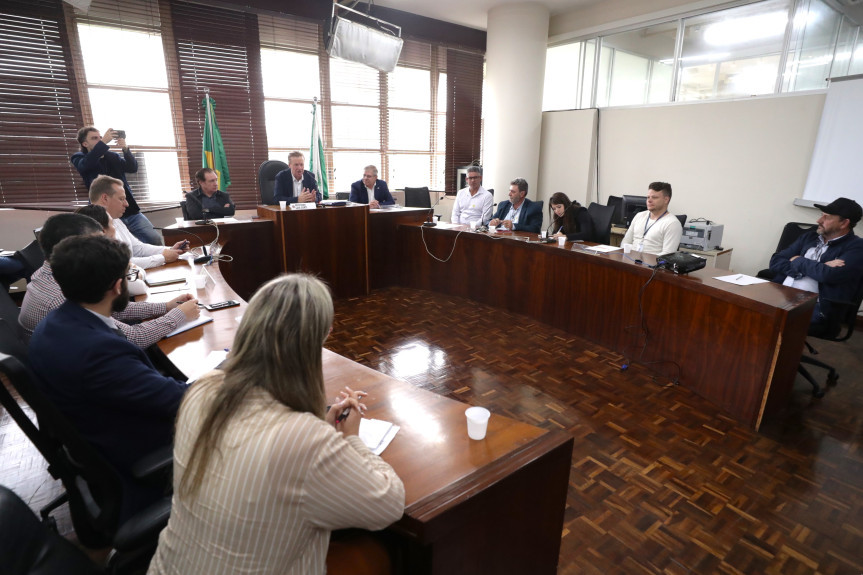 Reunião ocorreu na manhã desta segunda-feira (9), na Sala das Comissões.