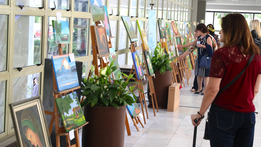 As telas permanecerão expostas no Espaço Cultural até esta sexta-feira (12).
