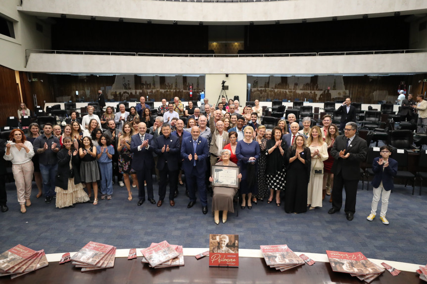 Philomena Maria Morello Raffagnin recebeu o título de Cidadã Honorária do Paraná.