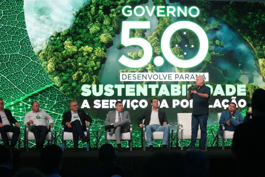 O evento, que está sendo realizado em Foz do Iguaçu, contou com a presença do governador do Estado, Carlos Massa Ratinho Junior (PSD), de deputados estaduais, secretários e prefeitos.