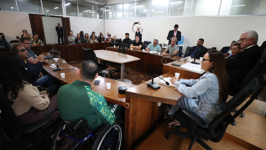 Reunião ocorreu na manhã desta segunda-feira (22), na Sala das Comissões.