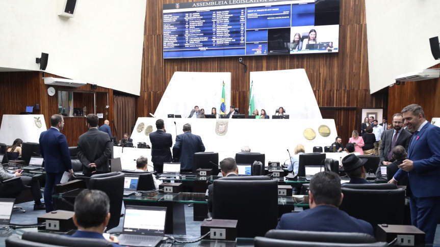 A proposição foi um dos 14 itens na pauta da 90ª sessão plenária do ano, realizada nesta segunda-feira (6).
