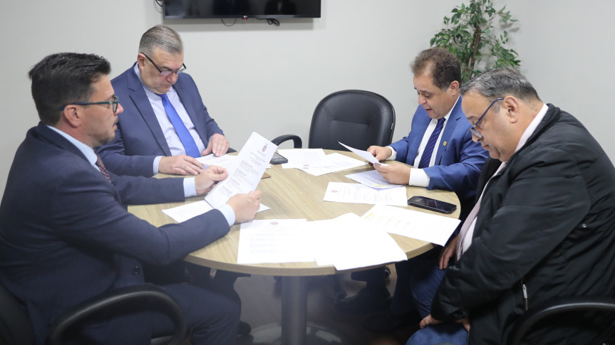 Comissão reuniu-se nesta terça-feira (30) após a sessão plenária.