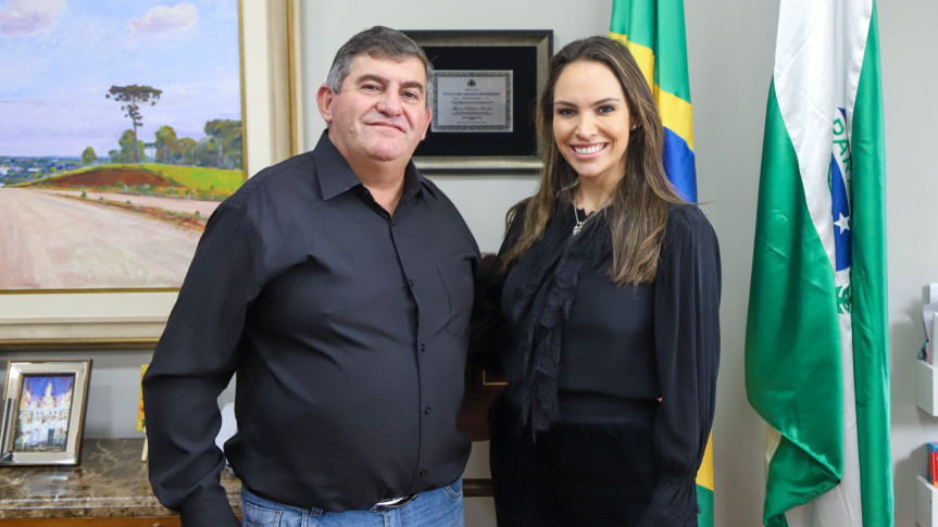 Deputada Maria Victoria (PP) ao lado do prefeito de Tunas do Paraná, Marco Baldão (PP).