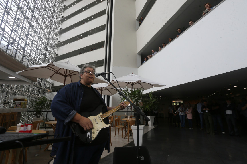O multinstrumentista Aurélio Vale foi o convidado em mais uma edição do projeto “Comunicação & Arte na Alep”, realizado nesta quinta-feira (17).