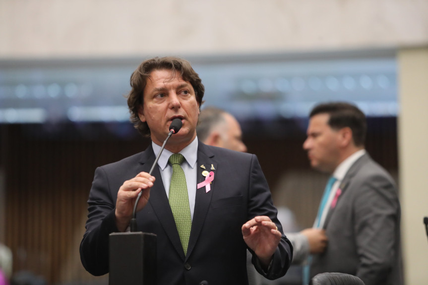 A proposta do deputado Anibelli Neto (MDB) tem como objetivo fomentar a reflexão coletiva sobre a vida desde seu início, no ventre materno, e conscientizar a sociedade sobre os riscos do aborto provocado.