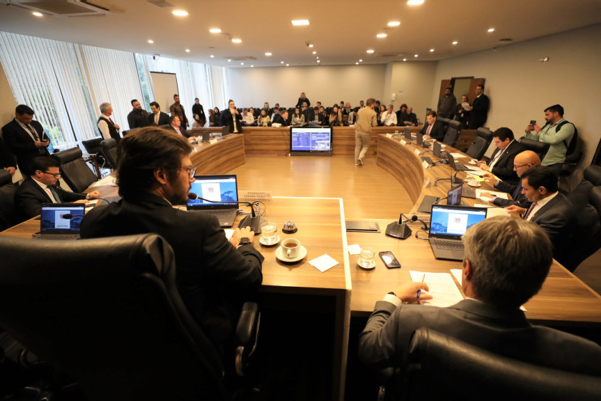 Reunião aconteceu na tarde desta terça-feira (8), no Auditório Legislativo.