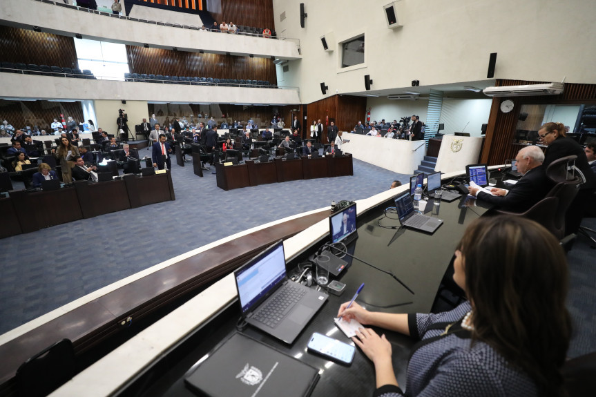 Dezesseis projetos de lei do Poder Executivo tratando dessas transferências e sobre a desafetação de trechos rodoviários estaduais iniciaram a tramitação no Plenário da Assembleia Legislativa.