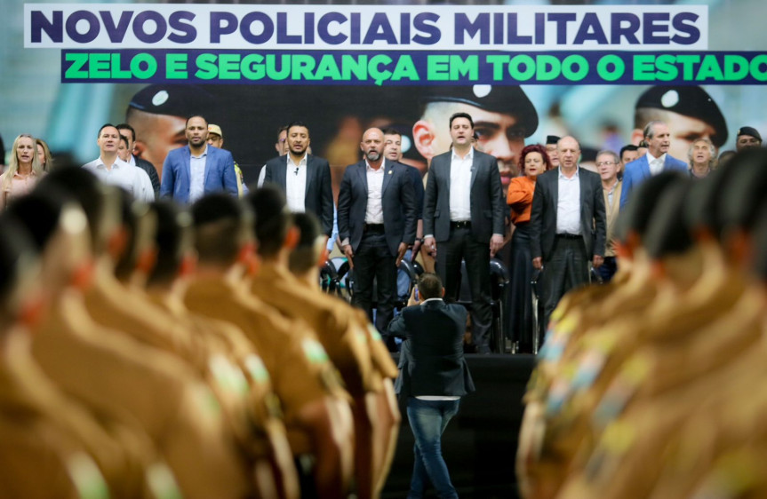 Durante a formatura, o parlamentar fez uso da palavra, representando a Casa.