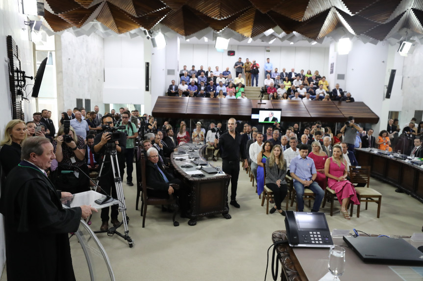 O ex-deputado e ex-prefeito de Pato Branco, Augustinho Zucchi, assume como conselheiro do Tribunal de Contas do Estado do Paraná.